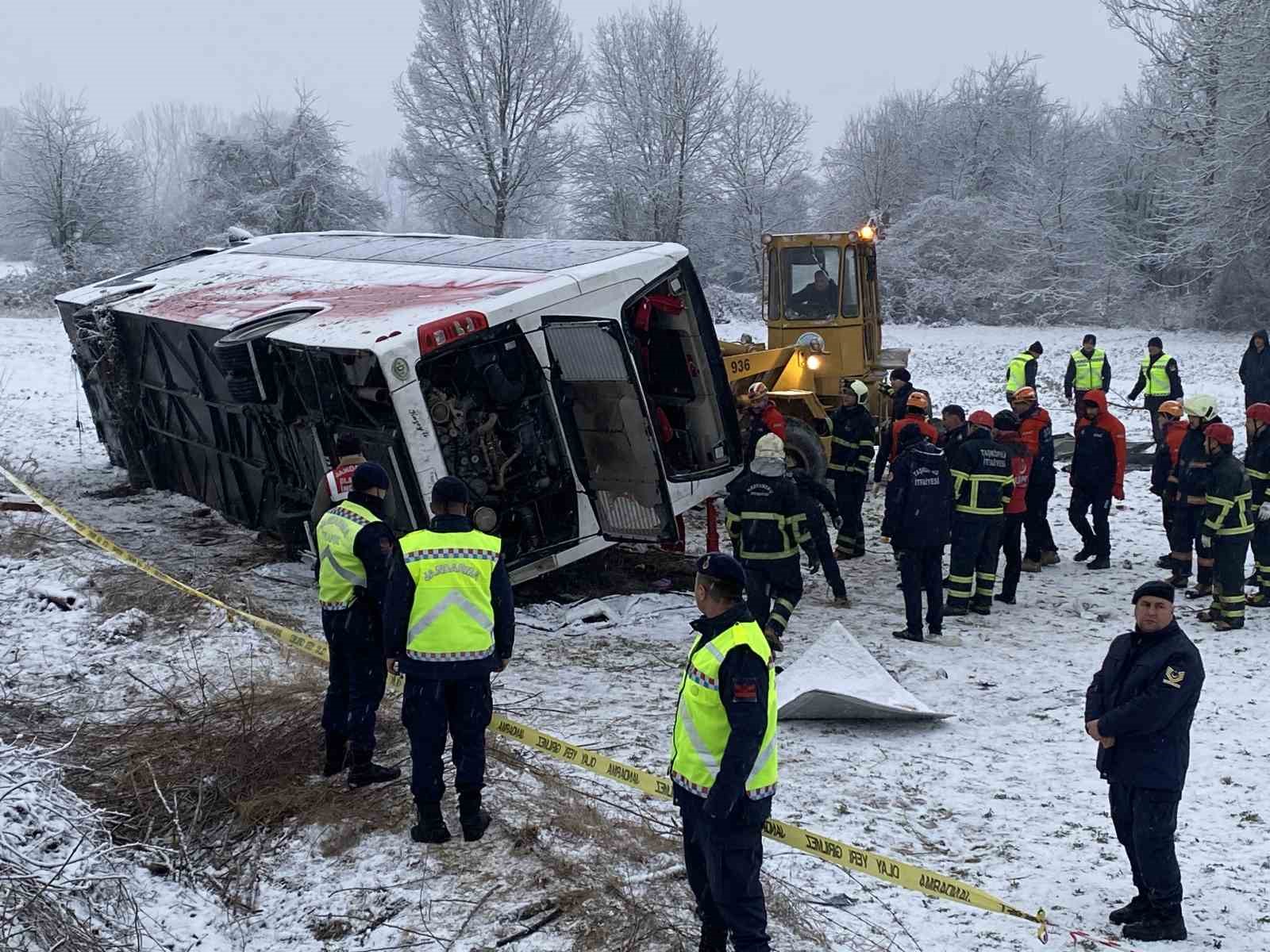 KASTAMONU’DA 6 KİŞİNİN HAYATINI KAYBETTİĞİ, 33 KİŞİNİN YARALANDIĞI KAZA İLE