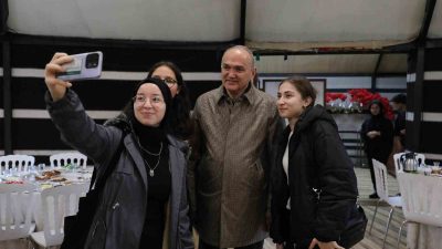 GENÇLERE ÖZEL ÖNEM VEREN DÜZCE BELEDİYE BAŞKANI DR. FARUK ÖZLÜ,