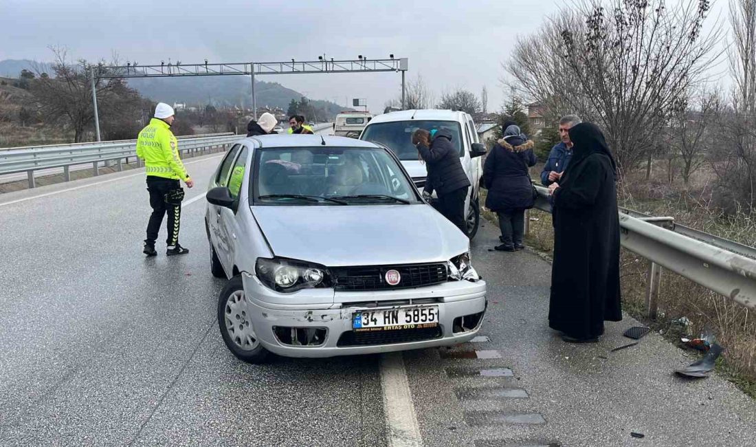 KASTAMONU'NUN TOSYA İLÇESİ D100 KARAYOLU BUZLANMA SEBEBİYLE MEYDANA GELEN KAZADA