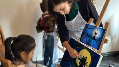 ÇOCUKLAR SANATEVİ’NDE RENKLİ BİR GÜN GEÇİRDİ