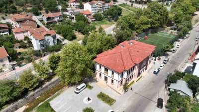 GENÇLİK VE SPOR MERKEZLERİ PROJELERİNİN HAYATA GEÇTİĞİ DERİNCE'DE HİZMETE SUNULAN