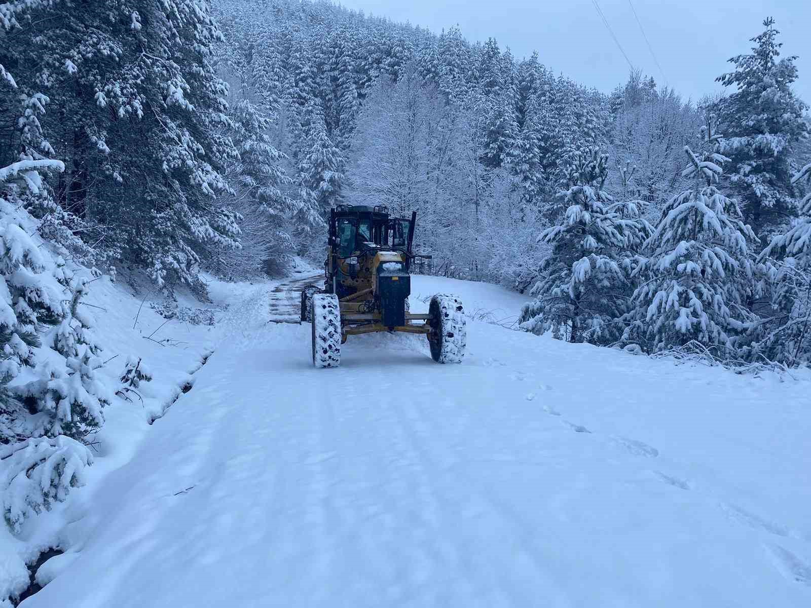 Düzce’de 24 köy yolu kar nedeniyle kapalı