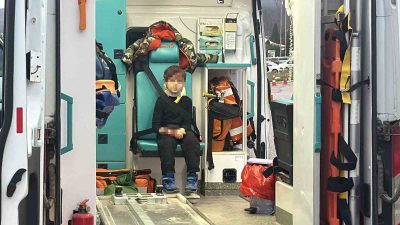 Düzce’de feci kaza: Otomobil bariyerlere saplandı, 8 kişi yaralandı DÜZCE’DE DİNLENME TESİSLERİNE GİRMEK İSTEYEN OTOMOBİL BARİYERLERE SAPLANDI. KAZADA 2’Sİ