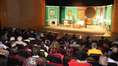 DÜZCE BELEDİYESİ ŞEHİR TİYATROSU, 2024-2025 TİYATRO SEZONUNUN İLK GÖSTERİMİNİ 'AŞK