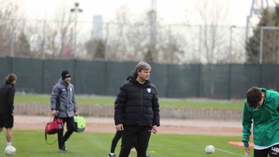 TRANSFER ÇALIŞMALARI VE TAKIMIN GİDİŞATINA İLİŞKİN AÇIKLAMALARDA BULUNAN KOCAELİSPOR TEKNİK