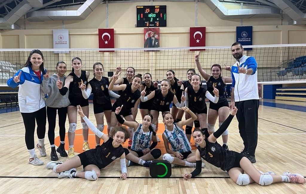 GELENEK DEĞİŞMEDİ, “BİZİM KIZLAR” YİNE BİLECİK ŞAMPİYONU OLDU