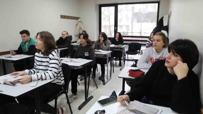 KENTTE BİR MARKA HALİNE GELEN İZMİT BELEDİYESİ ÇINAR AKADEMİ, GENÇLERİN