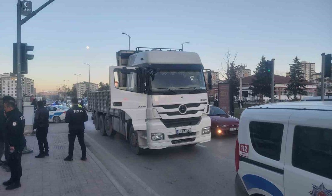 KASTAMONU’DA TOSYA KAVŞAĞINDA KAMYONUN