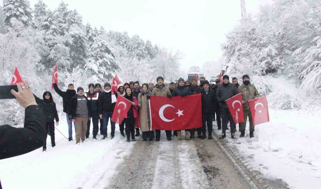 KARLI HAVADA ŞEHİT MEHMETÇİKLER İÇİN YÜRÜDÜLER