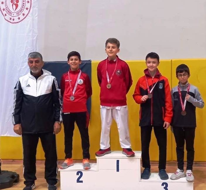 KOCAELİ U17 YILDIZLAR KARATE ŞAMPİYONASINA KATILAN KÖRFEZ GENÇLERBİRLİĞİ SPOR KULÜBÜ