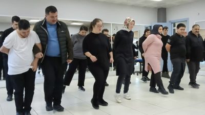 DÜZCE KUSURSUZ KAFEDE ÇALIŞAN ÖZEL BİREYLERİN ON PARMAĞINDA ON MARİFET.