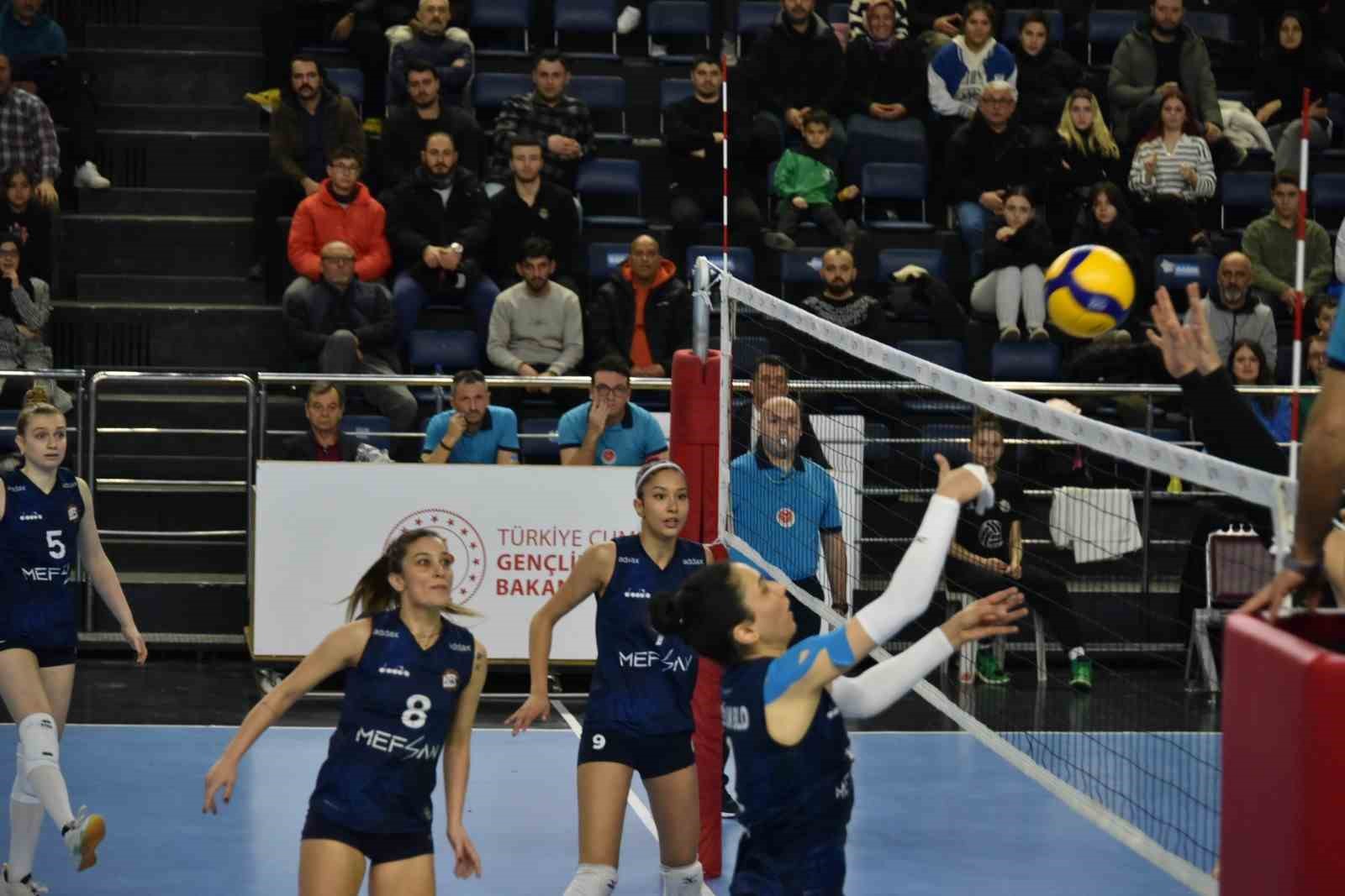 Ligin 13. haftasında Bozüyük Belediye:0  Sakarya Voleybol:3