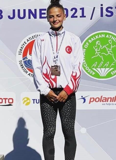 HAYRİYE NUR ARI