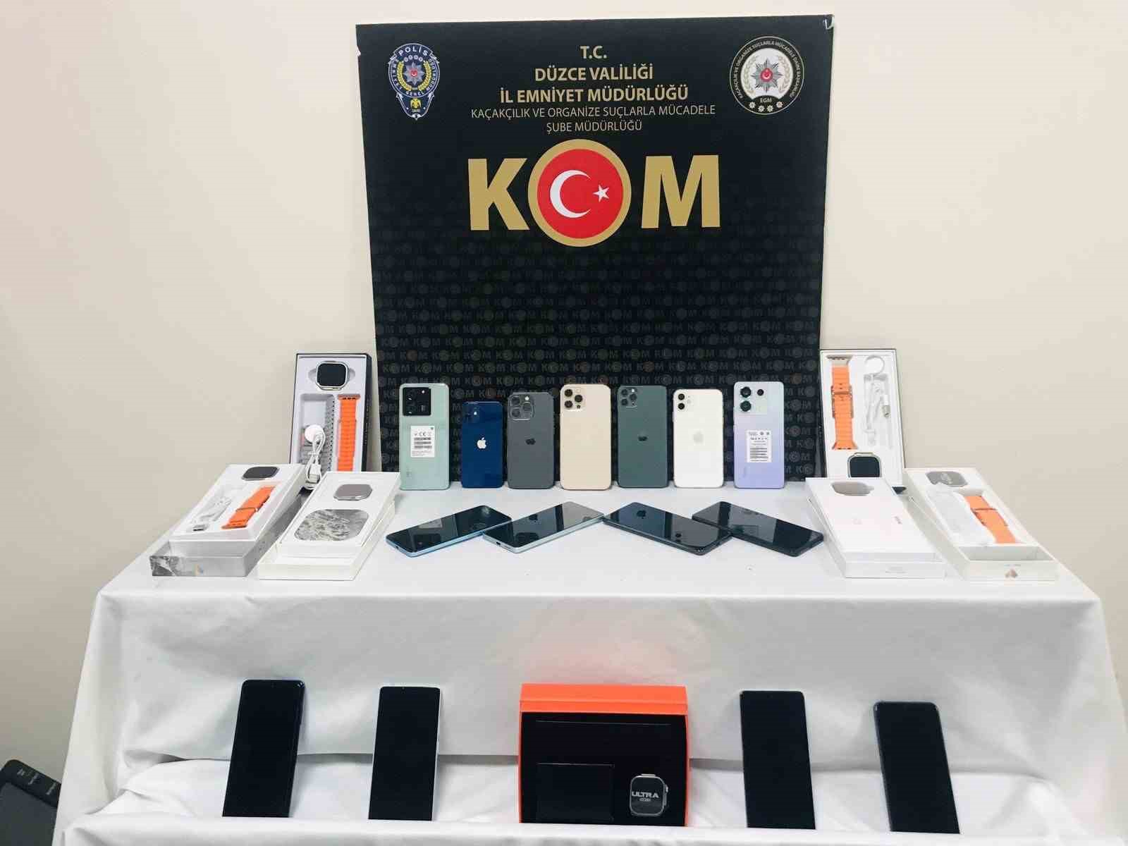 Polisten kaçak cep telefonu operasyonu