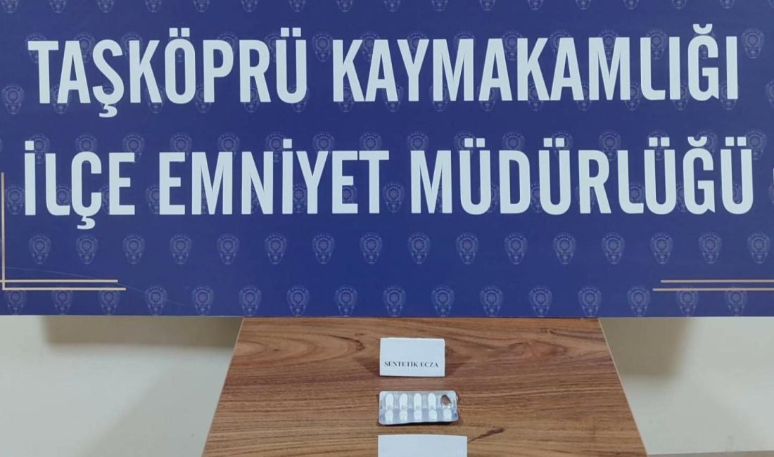 KASTAMONU'NUN TAŞKÖPRÜ İLÇESİNDE POLİS EKİPLERİ TARAFINDAN ŞÜPHE ÜZERİNE DURDURULAN ARAÇTA