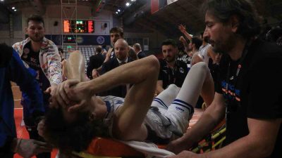 KAĞITSPORLU SPORCU BARBOROS BOZKURT'UN SOL AYAK BİLEĞİ ATIŞ SONRASI ÇIKTI.