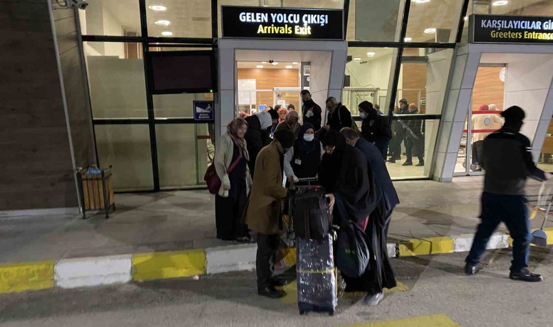 MEDİNE'DEN KASTAMONU'YA GELECEK UMRE KAFİLESİNİ TAŞIMAK İÇİN HAVALANAN UÇAK, HAVADAYKEN