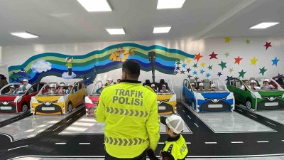 DÜZCE İL EMNİYET MÜDÜRLÜĞÜNE BAĞLI EKİPLER TRAFİK DEDEKTİFLERİ PROJESİYLE GEÇEN