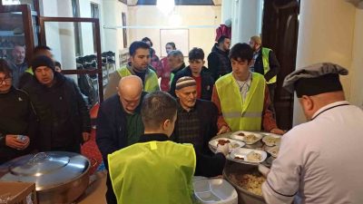 DÜZCE'DE 113 YILDIR YAŞATILAN KANDİL GELENEĞİ SÜRÜYOR. MAHALLE SAKİNİ ÇOCUKLAR