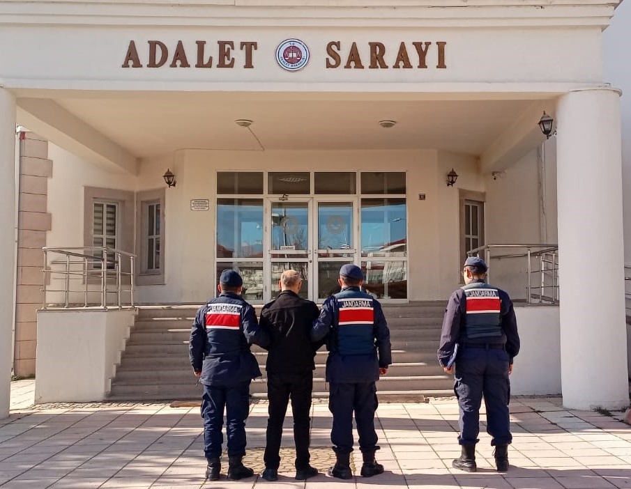 KASTAMONU’NUN HANÖNÜ İLÇESİNDE 83 AYRI SUÇ KAYDI BULUNAN HÜKÜMLÜ, JANDARMA