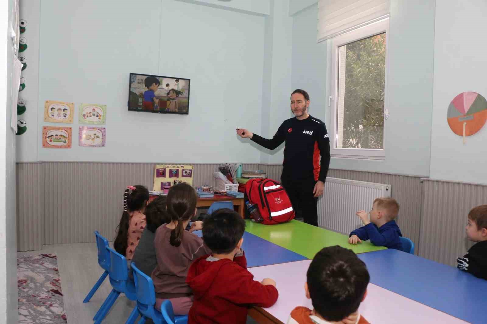 Afet bilincine yönelik eğitimi uzmanlardan aldılar