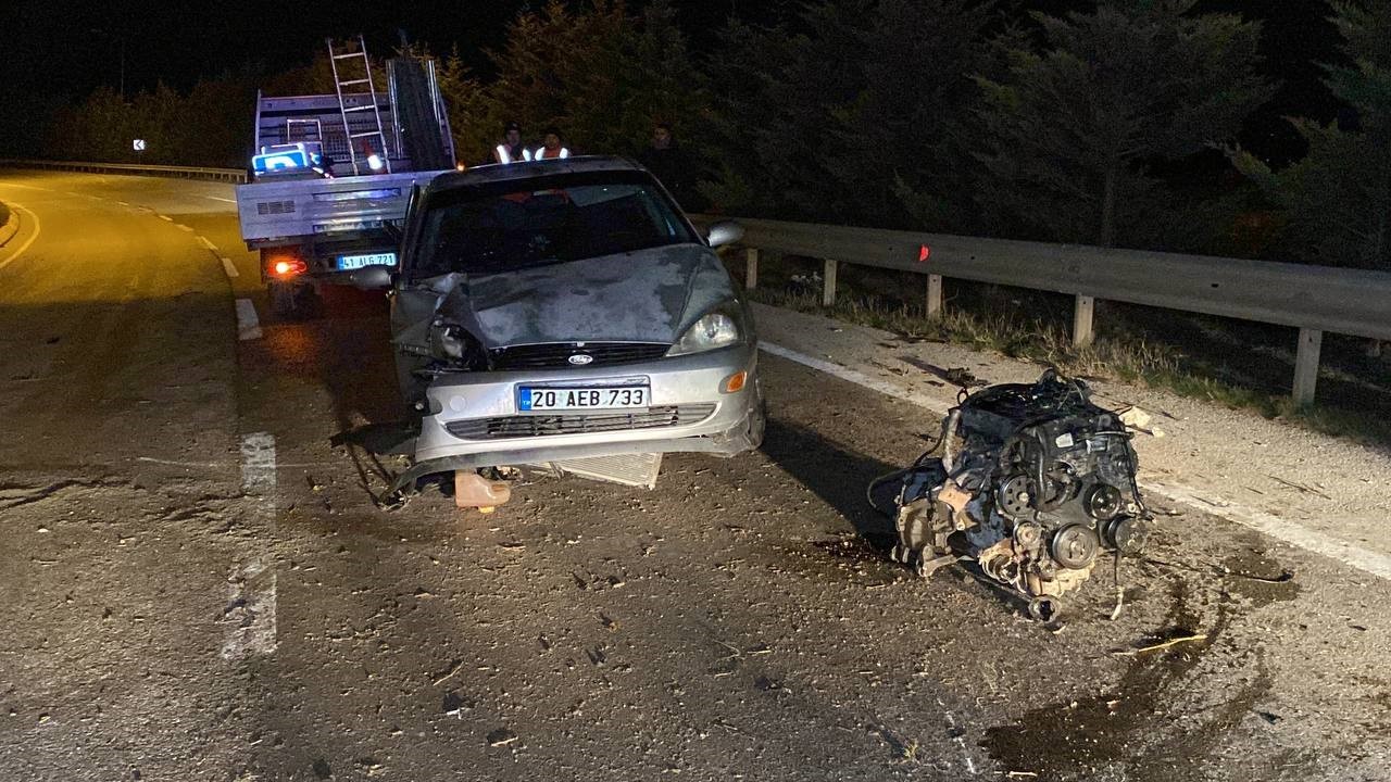 Ağaca çarpan otomobilin motoru yerinden fırladı: 1’i ağır 5 yaralı