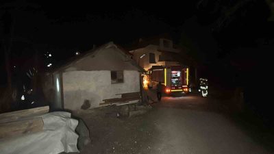 DÜZCE’DE AHŞAP ATÖLYESİNDE ÇIKAN DUMAN KORKUTTU. İTFAİYE EKİPLERİ BÖLGEYE GELEREK