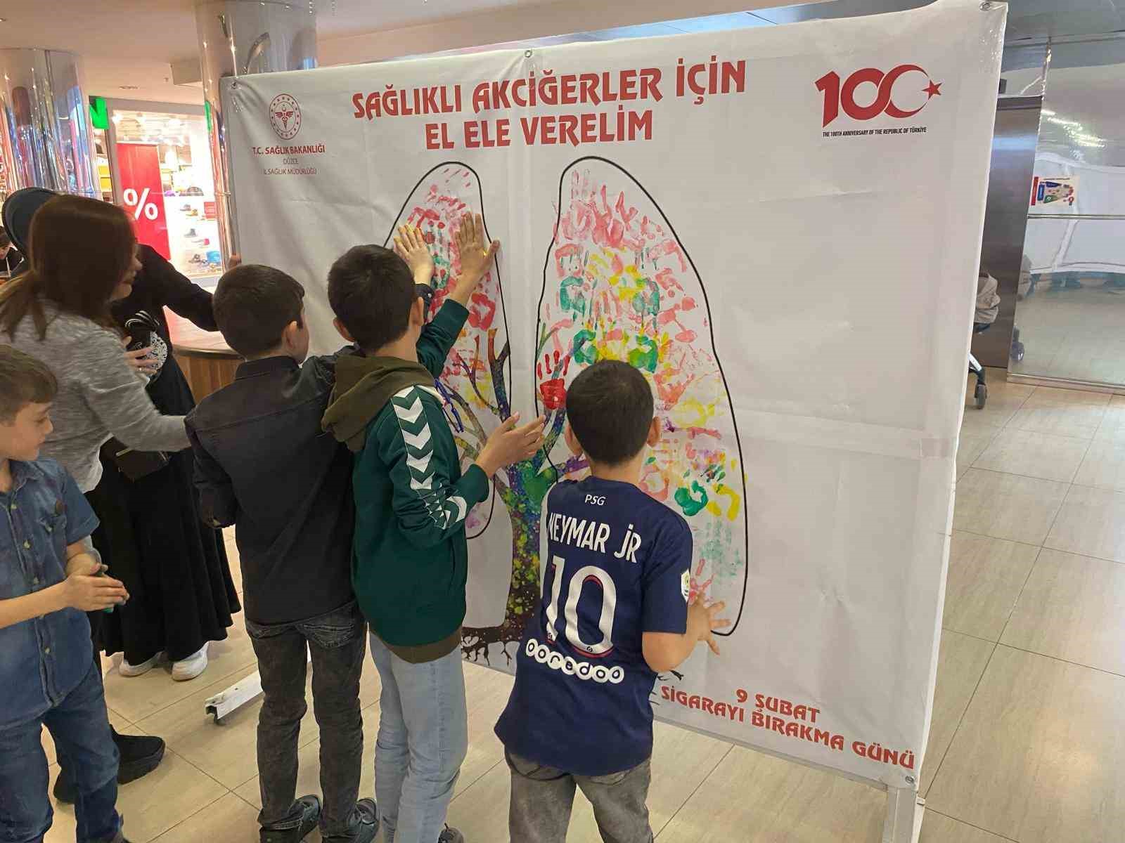 Akciğer maskotu çocuklardan ilgi gördü