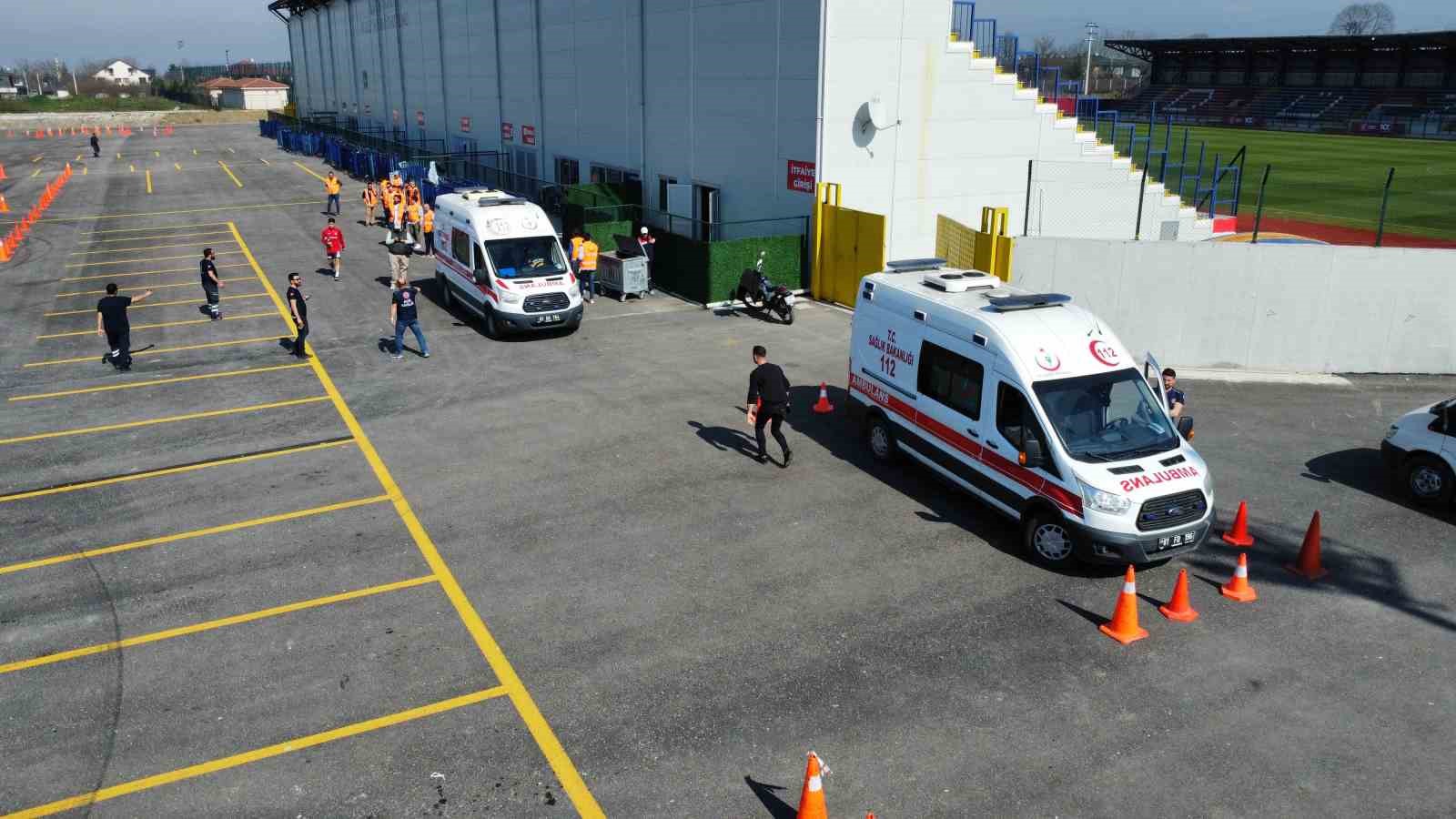 Ambulans şoförlerine zorlu sürüş eğitimi verildi