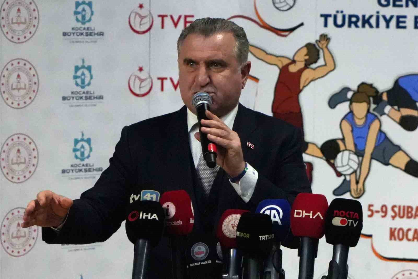 Bakan Osman Aşkın Bak: “Voleybolda zirveye yürüyen Türkiye var”