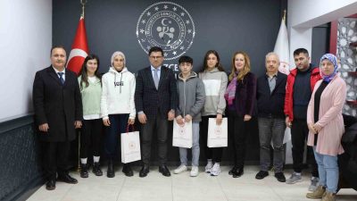 TÜRKİYE GENÇLER BOKS ŞAMPİYONASI’NDA DERECEYE GİREN BAŞARILI SPORCULAR GENÇLİK VE