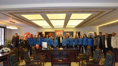 BAŞKAN BAKKALCIOĞLU “BİZİM KIZLAR”A  BAŞARILAR DİLEDİ