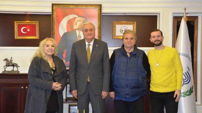 Başkan Bakkalcıoğlu’na Zeki Müren’in ailesiyle bir araya geldi BAŞKAN BAKKALCIOĞLU’NA ZEKİ MÜREN’İN AİLESİNDEN ZİYARET