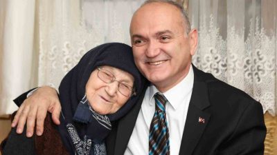 DÜZCE BELEDİYE BAŞKANI DR. FARUK ÖZLÜ, 65 YAŞ ÜSTÜ EMEKLİLERDEN