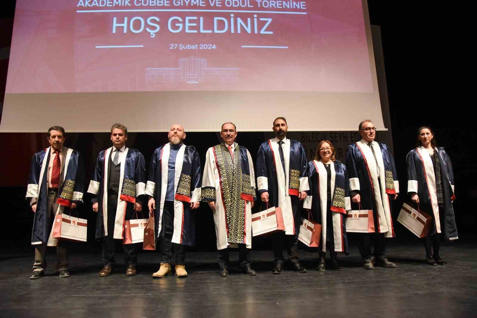 Bilecik’te ‘Akademik Cübbe Giyme ve Ödül Töreni’