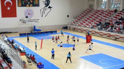 TÜRKİYE VOLEYBOL FEDERASYONU KADINLAR 2. LİGİ'NDE DEVAM EDEN 1. LİG'E