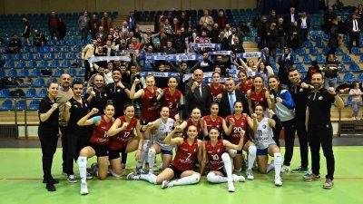 “BİZİM KIZLAR”  YARI FİNALDEKİ İLK GALİBİYETİNİ ALDI