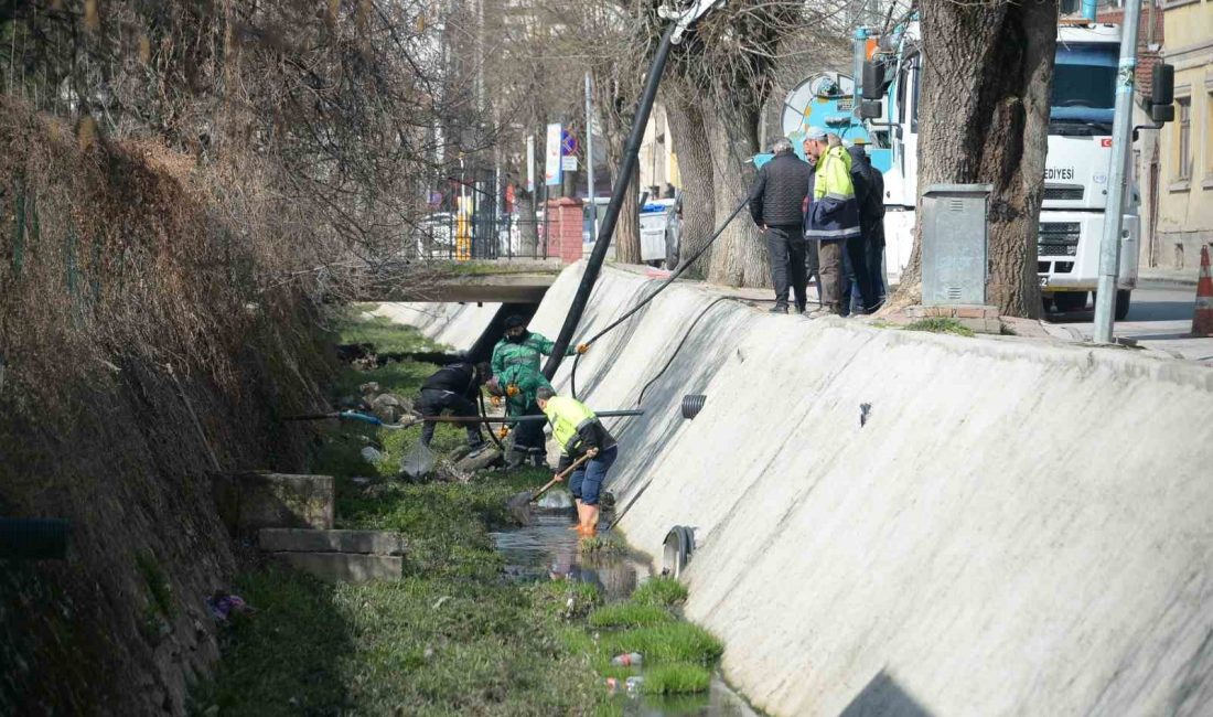 BOZÜYÜK’TE KANAL TEMİZLİĞİ