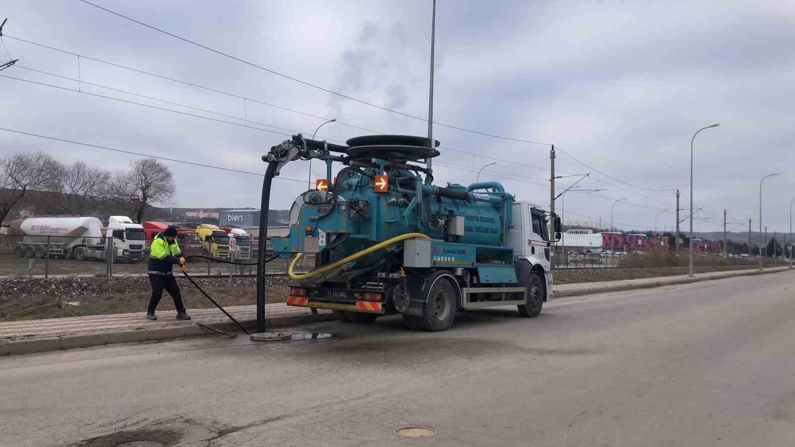 Bozüyük’te kanalizasyon hatları temizleniyor