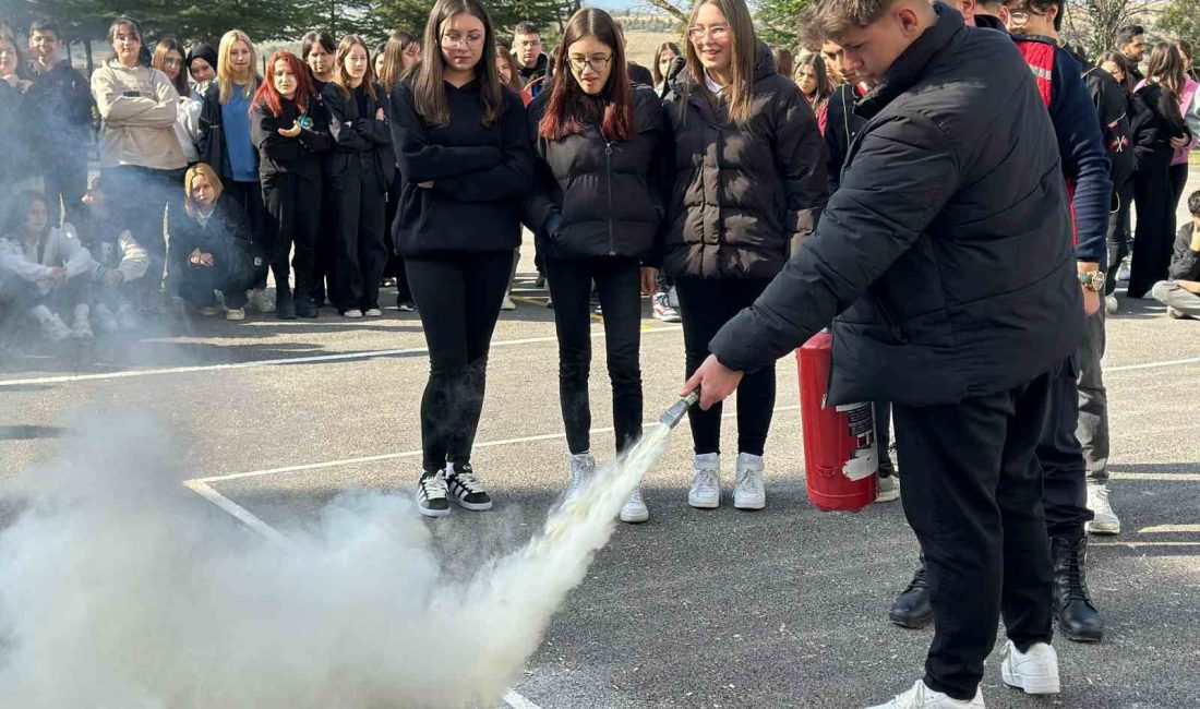 BOZÜYÜK'TE LİSE ÖĞRENCİLERİNE YANGIN