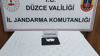 DÜZCE’DE CUMHURİYET BAŞSAVCILIĞI KOORDİNESİNDE YÜRÜTÜLEN UYUŞTURUCU OPERASYONUNDA UYUŞTURUCU MADDE SATAN