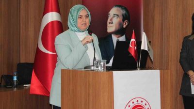 LİSANSLI DEPOCULUK KONUSUNDA GERÇEKLEŞTİRİLEN TOPLANTIDA KONUŞAN DÜZCE İL TARIM VE