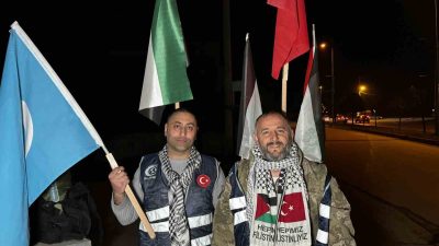 FİLİSTİN’E ÖZGÜRLÜK İÇİN İSTANBUL’DAN ANKARA’YA YÜRÜYÜŞ BAŞLATAN 2 ARKADAŞ, YÜRÜYÜŞLERİNİN