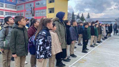 DERS ZİLİNİN ÇALMASIYLA DÜZCE’DE BİNLERCE ÖĞRENCİ EĞİTİM VE ÖĞRETİME KALDIKLARI