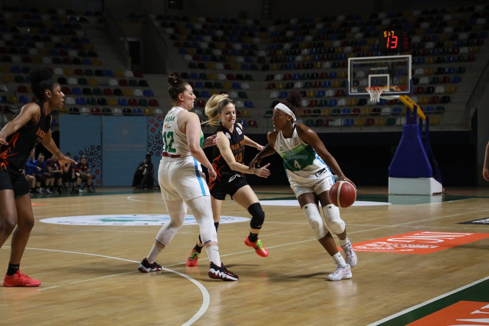 İzmit Belediyespor, Tarsus’u “93-80” mağlup etti