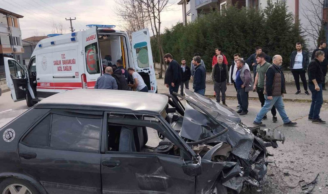 SAKARYA’NIN HENDEK İLÇESİNDE OTOMOBİL