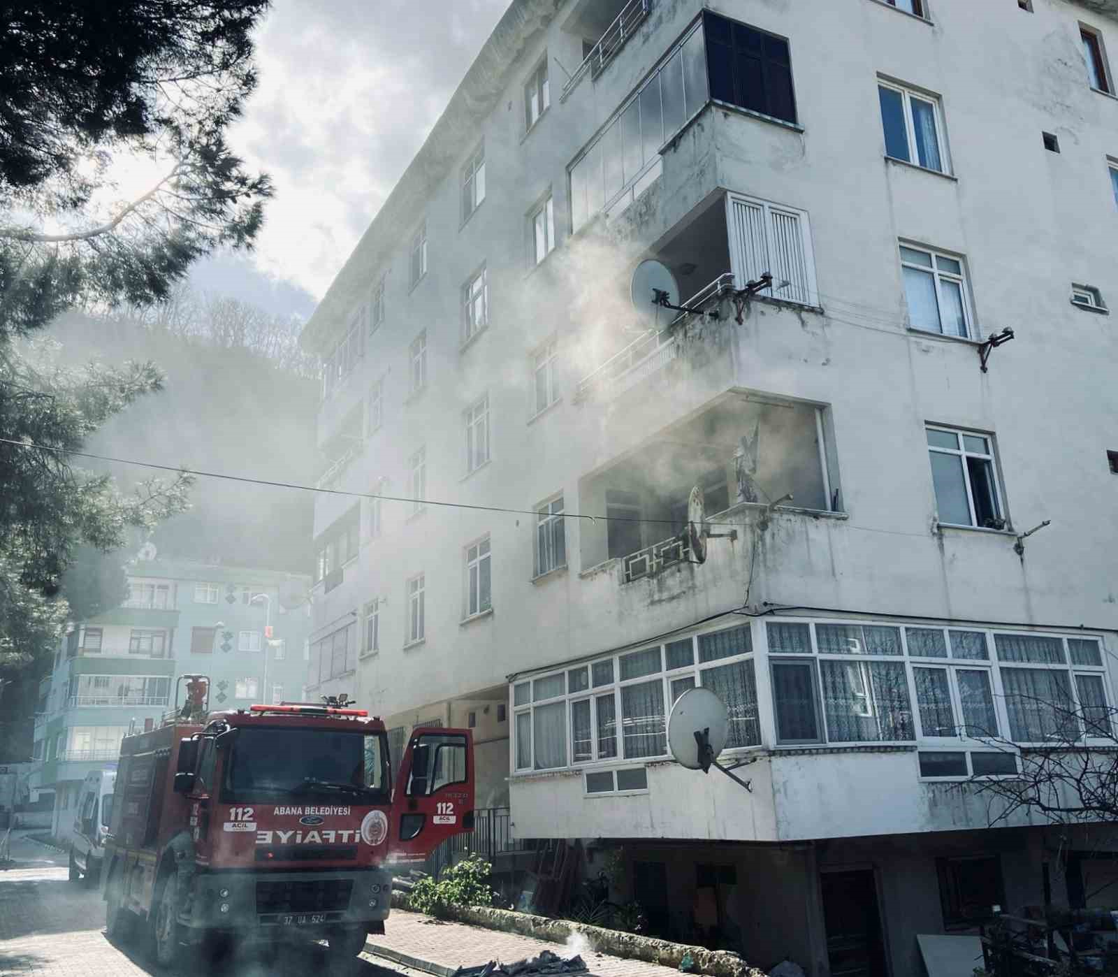 Kastamonu’da mutfak tüpünden çıkan yangında apartman dairesi zarar gördü