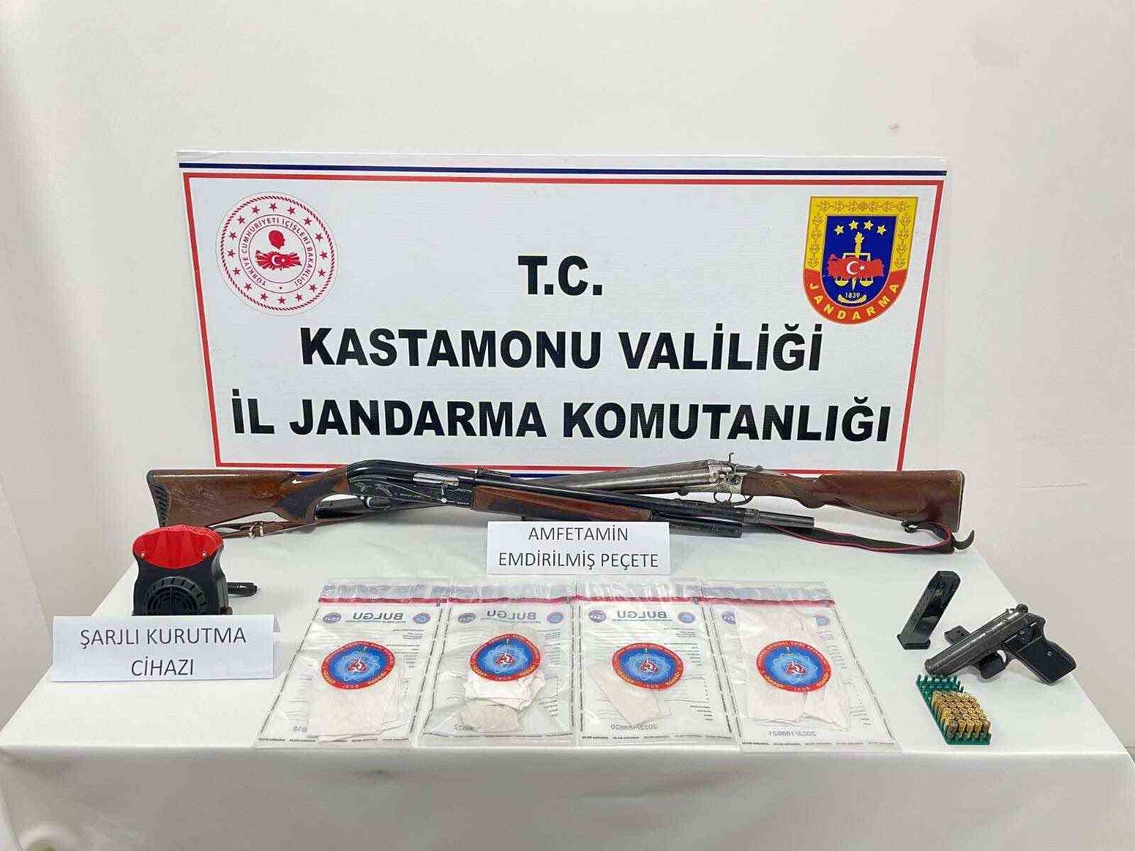 Kastamonu’da  peçeteye emdirilmiş amfetamin ele geçirildi: 2 gözaltı