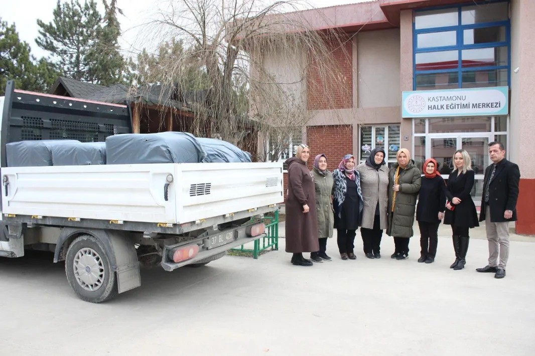 Kastamonulu kadınların Gazze için ördüğü giysi ve battaniyeler Filistin’e gönderildi