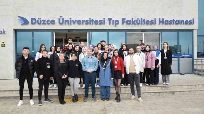 DÜZCE ÜNİVERSİTESİ, ÖĞRENCİLERİNE VERDİĞİ EĞİTİM ÖĞRETİMİN YANINDA, SUNDUĞU İŞ VE